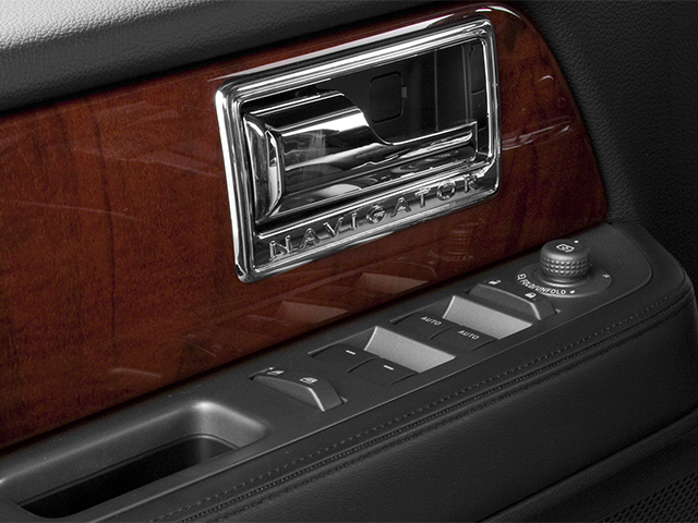 2014 Lincoln Navigator Base