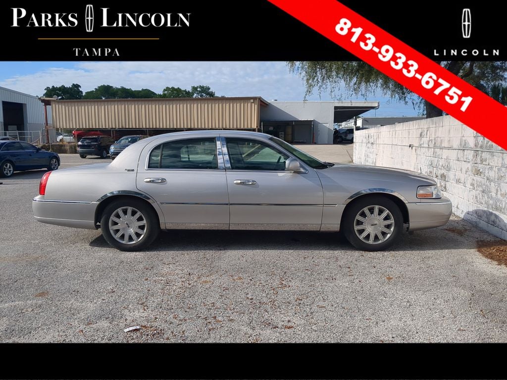 2011 Lincoln Town Car Signature Limited