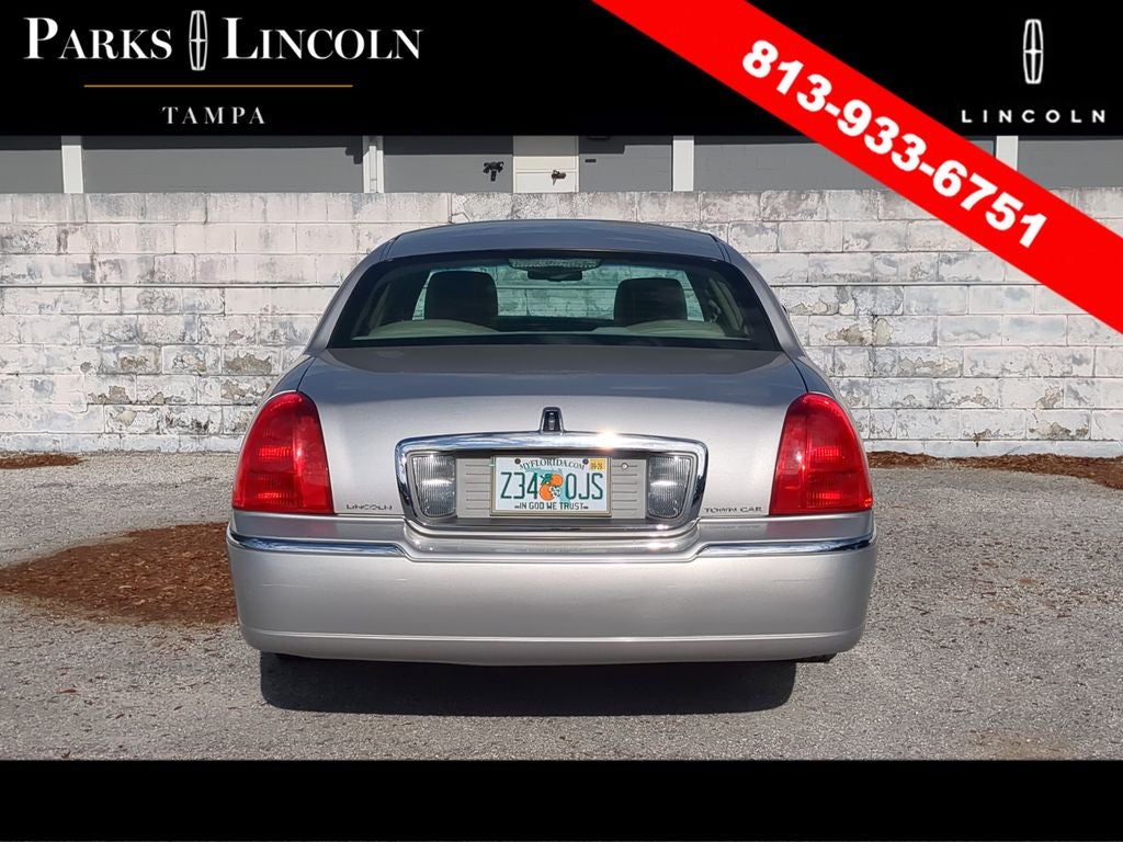 2011 Lincoln Town Car Signature Limited