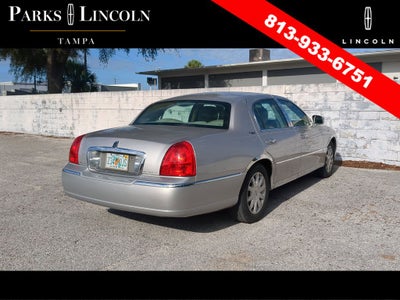 2011 Lincoln Town Car Signature Limited
