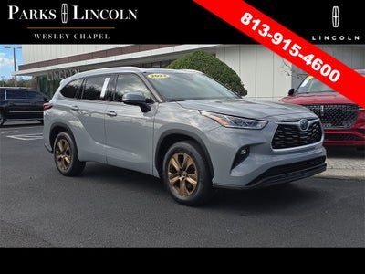 2022 Toyota Highlander Hybrid Bronze Edition