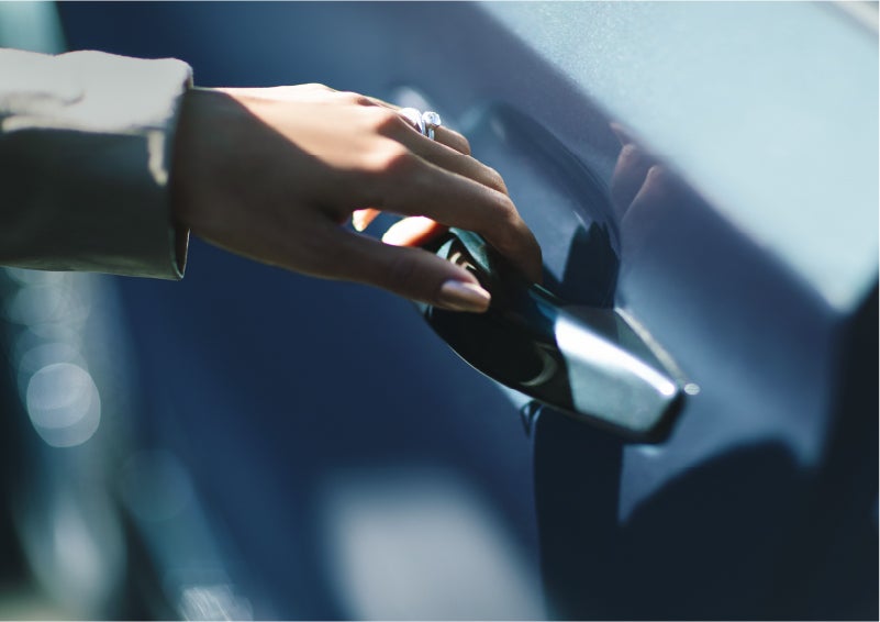 A hand gracefully grips the Light Touch Handle of a 2023 Lincoln Aviator® SUV to demonstrate its ease of use | Parks Lincoln of Tampa in Tampa FL