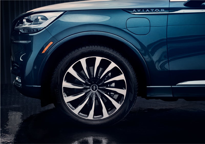 The 2023 Lincoln Aviator® Black Label Grand Touring model with unique 12-spoke wheel | Parks Lincoln of Tampa in Tampa FL