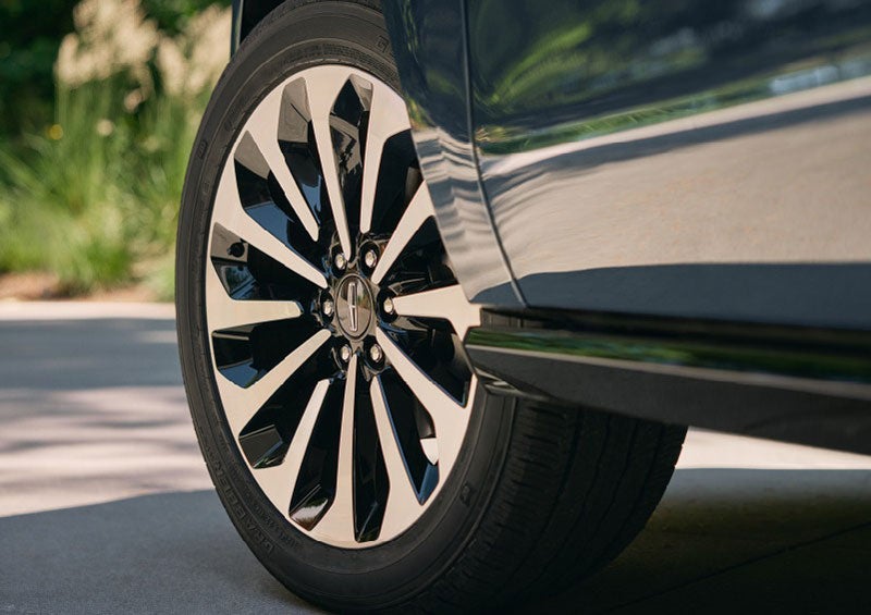 A detail shot of the Navigator® Reserve model with available 22-inch, 12-spoke brightmachined aluminum wheels. | Parks Lincoln of Tampa in Tampa FL