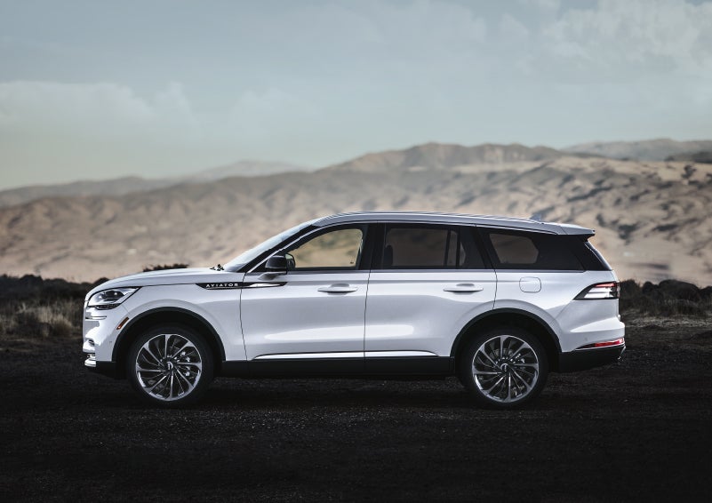 A Lincoln Aviator® SUV is parked on a scenic mountain overlook | Parks Lincoln of Tampa in Tampa FL