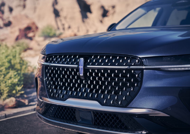 The stylish grille of a 2024 Lincoln Nautilus® SUV sparkles in the sunlight. | Parks Lincoln of Tampa in Tampa FL