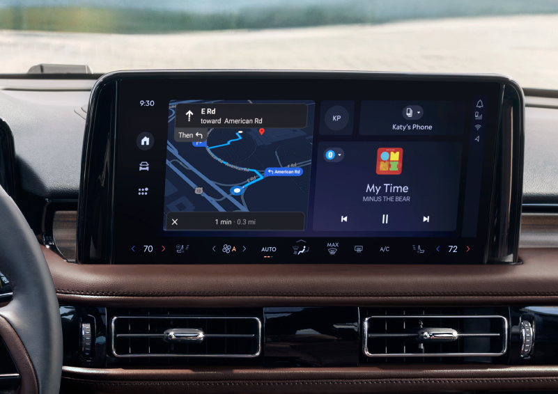 The 13.2-inch LCD touchscreen is showcased. | Parks Lincoln of Tampa in Tampa FL