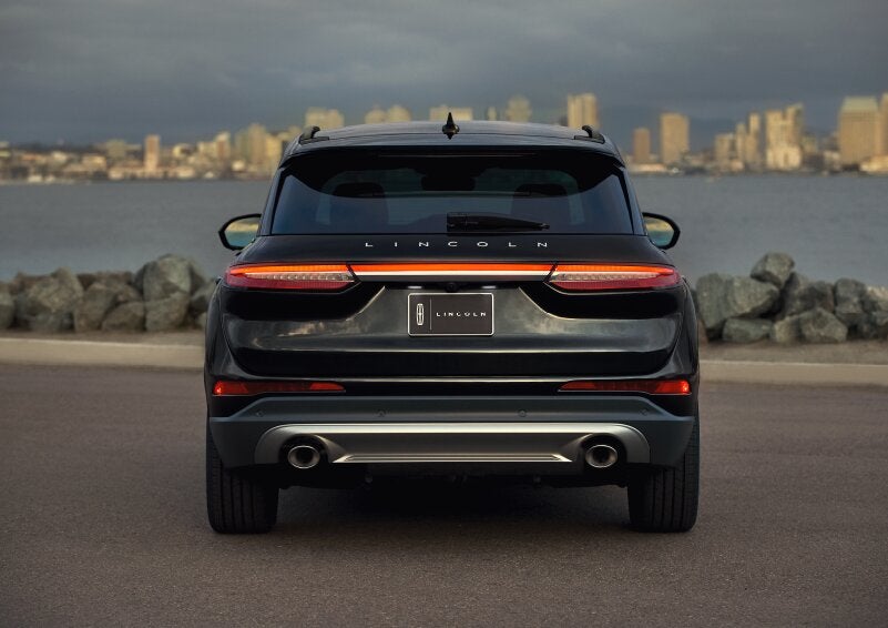 The rear lighting of the 2025 Lincoln Corsair® SUV spans the entire width of the vehicle. | Parks Lincoln of Tampa in Tampa FL